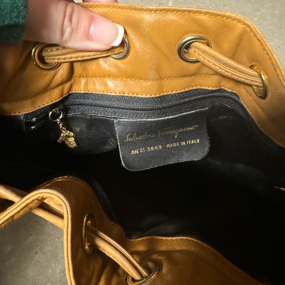 ❌SOLD❌ Salvatore Ferragamo Leather Drawstring Shoulder Bag - Picture 4 of 7
